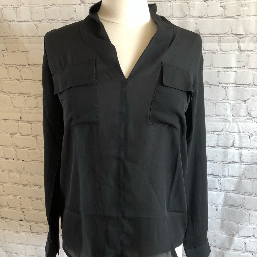 Black sheet v-neck blouse